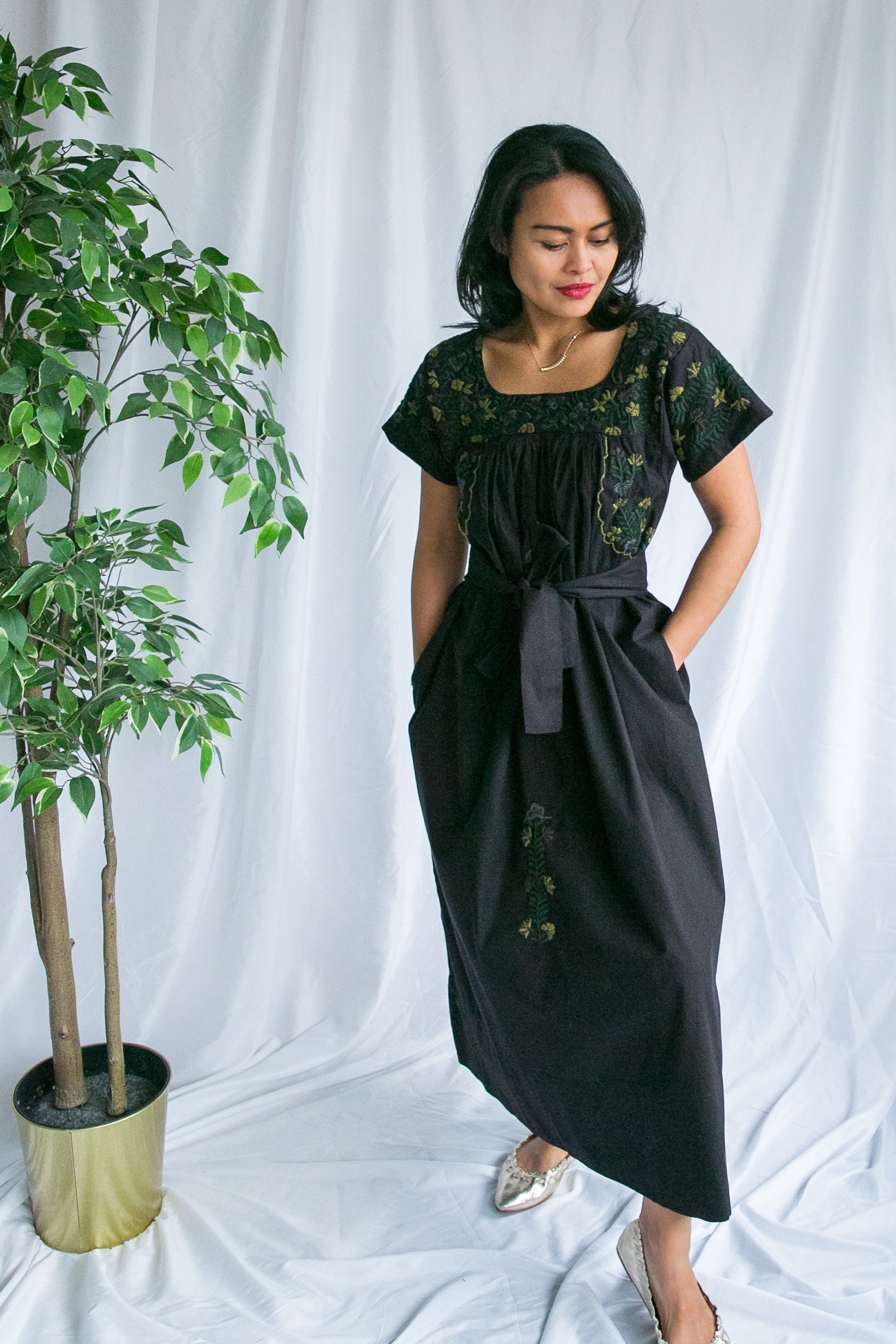 Mexican embroidered kaftan dress - in black